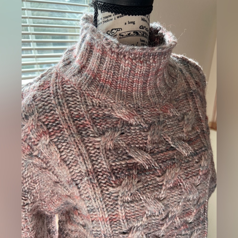 Gap Sweater - Picture 3 of 5